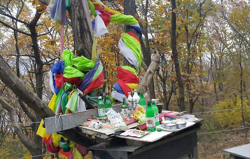 최순실이 찾던 서울 근교 신당(서울=연합뉴스) 방현덕 기자 = 서울 근교에서 신당을 운영하는 70대 여성 무속인 A씨는 14일 연합뉴스 인터뷰에서 &quot;최순실이 가끔 찾아와서 내가 굿을 해줬다&quot;고 말했다.